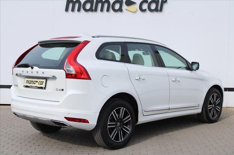 Volvo XC60 2.4 D4 140kW SUMMUM - fotka 7 z 27