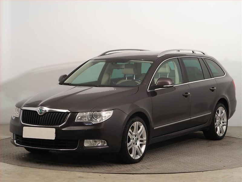 Škoda Superb (2009) Elegance 2.0 TDI, 4X4, Navi - fotka 2 z 12