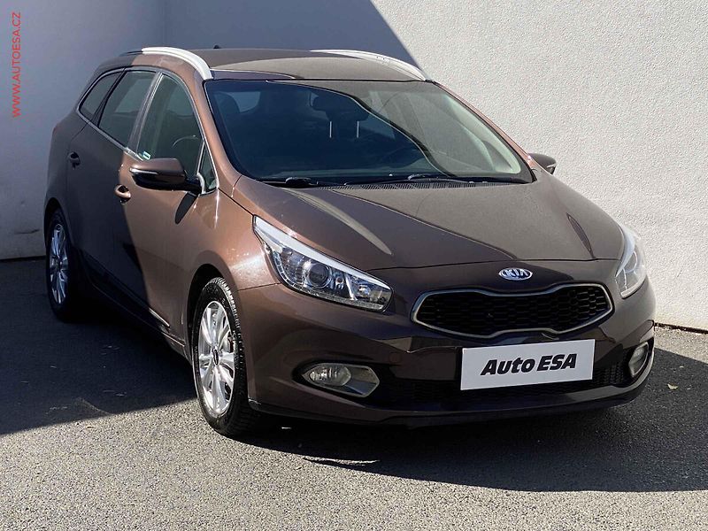 Kia Ceed (2013) 1.4i, 2.maj,ČR, servis.kniha - fotografie inzerátu