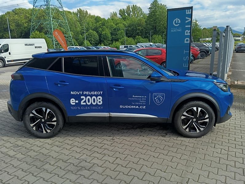 Peugeot 2008 (2021) e-AllurePack ELEKTRO 100 kW - fotka 7 z 21