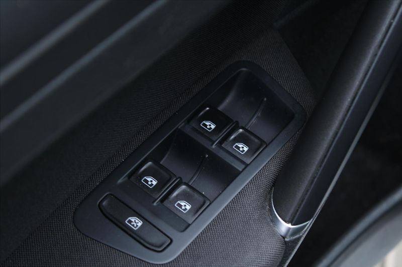 Volkswagen Golf 1.0 TSI 85kW COMFORTLINE ČR - fotka 25 z 26
