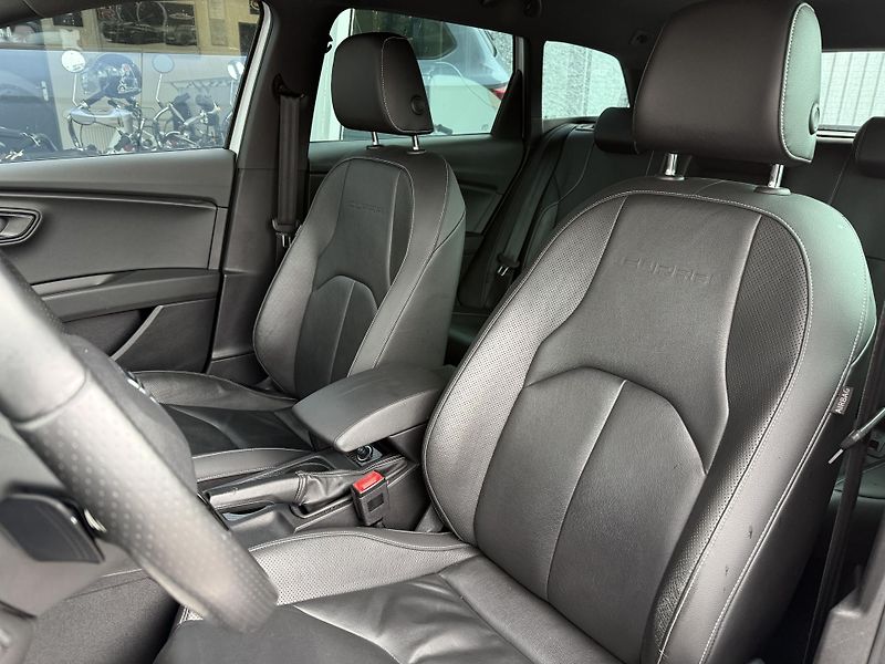 Seat Leon 2,0 ST Cupra 206kW Automat - fotka 17 z 50