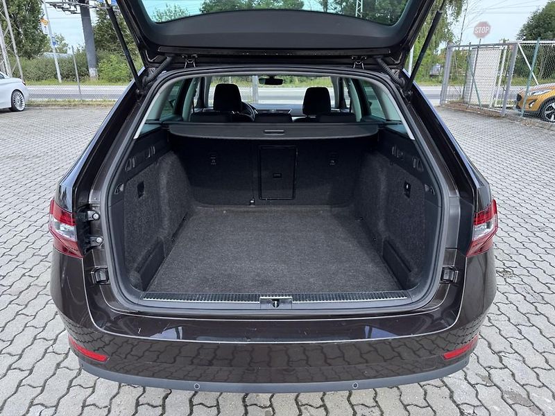 Škoda Superb 2.0 TDI 110 kW DSG, navigace - fotka 9 z 18