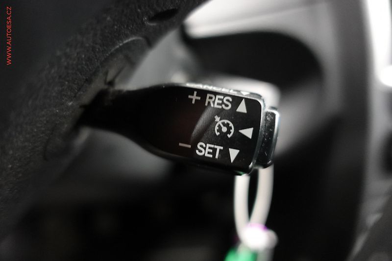Toyota Auris (2015) 1.4D, 1.maj,ČR, autoAC - fotka 15 z 21