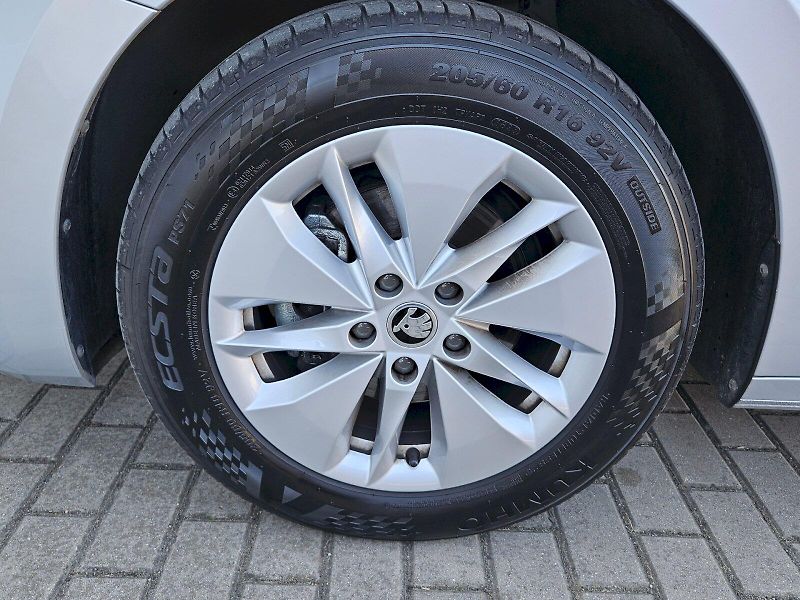 Škoda Octavia (2024) COMBI Ambition PLUS TSI 110/1. - fotka 23 z 26