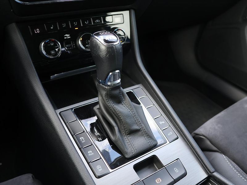 Škoda Superb 2,0 TDI DSG 4x4 CZ Scout DPH - fotka 25 z 35