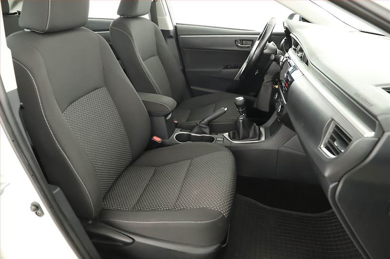 Toyota Corolla (2016) 1.6 Valvematic, Tempomat - fotka 12 z 15