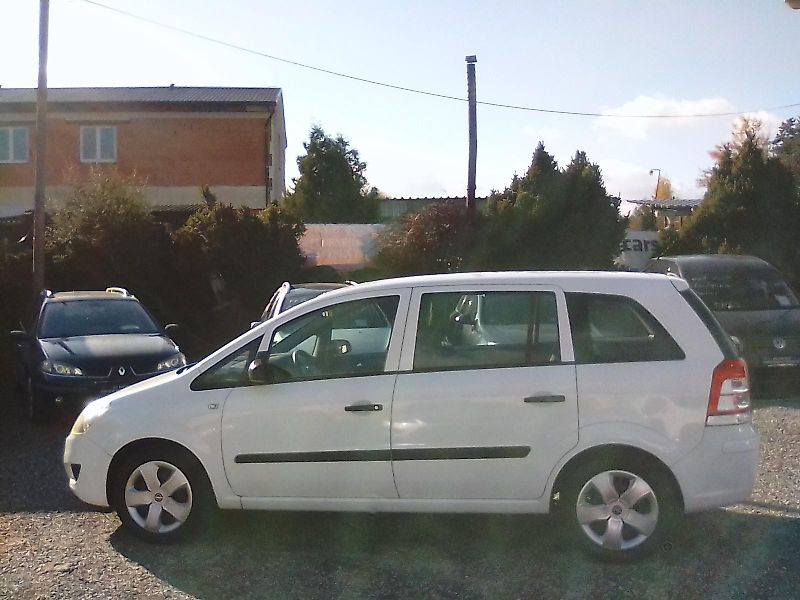Opel Zafira (2009) 1.6i 16V, 7míst, 2.majitel - fotka 8 z 29