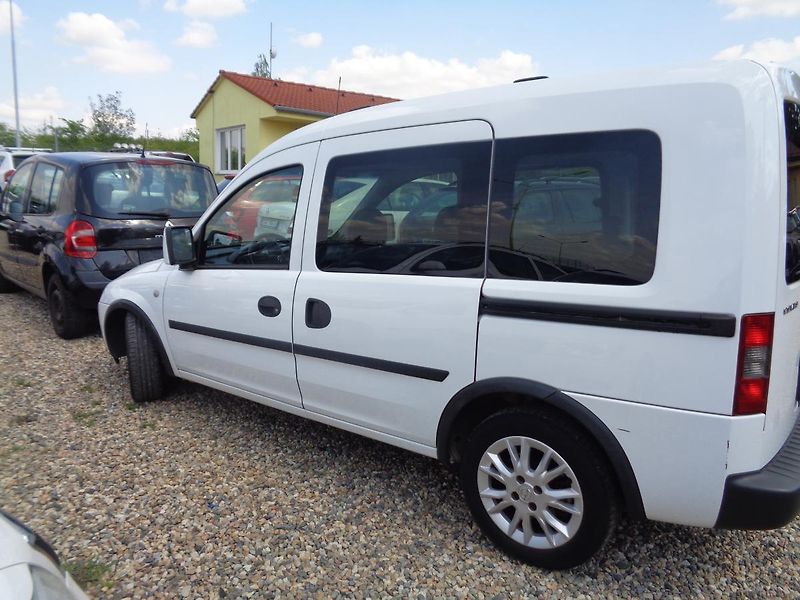 Opel Combo 1,2 - fotka 6 z 15