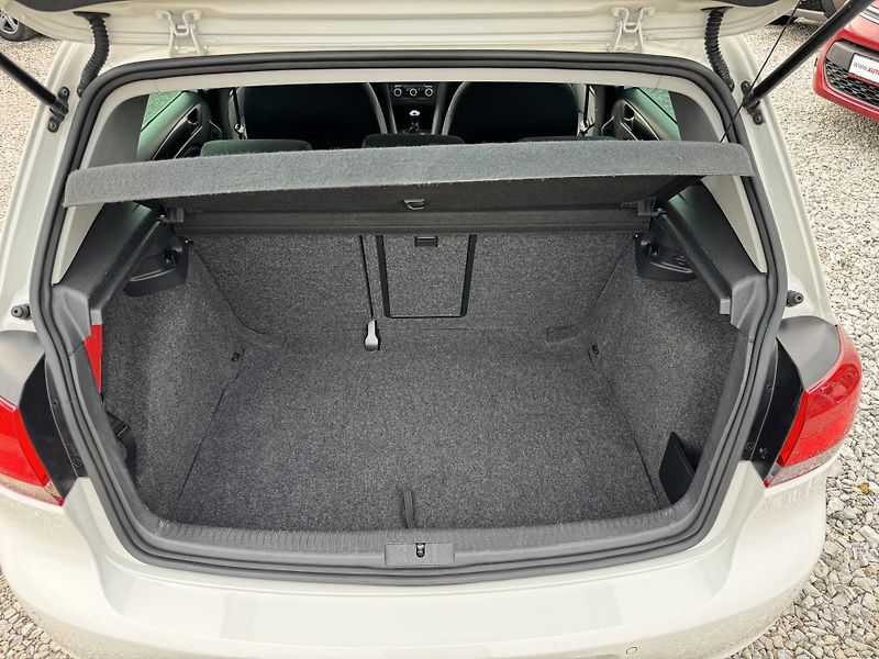 Volkswagen Golf 1,4TSi,rezervace - fotka 22 z 34