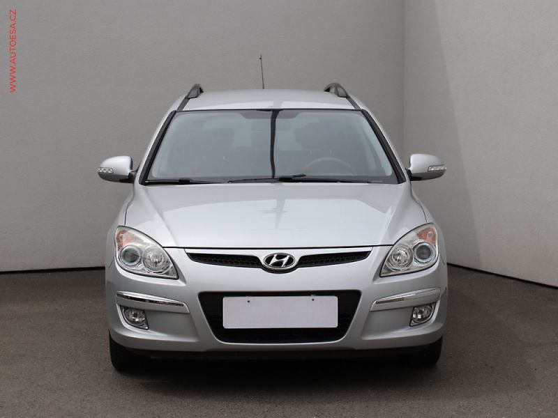 Hyundai i30 (2008) 1.6 CRDi, AC, TZ - fotka 2 z 3