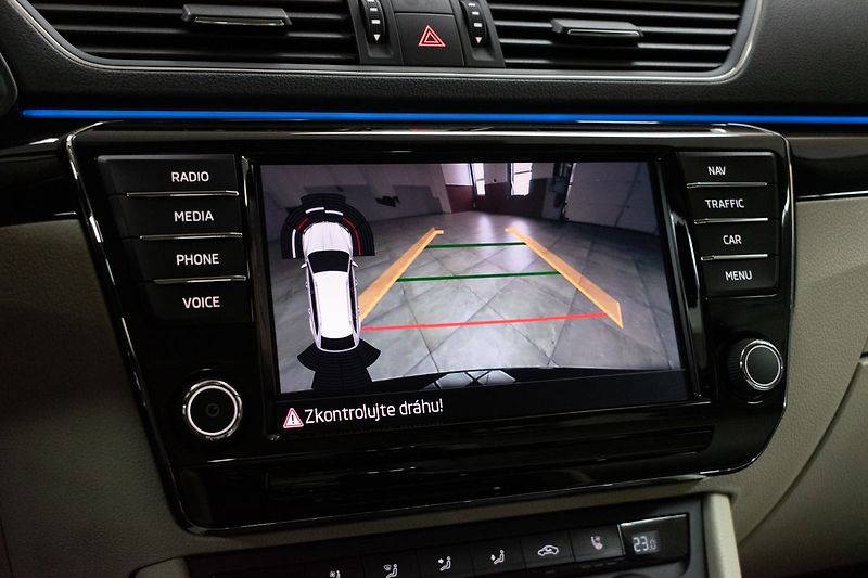 Škoda Superb 2.0 TSI 206kW L&K 4x4*TAŽNÉ*ČR - fotka 29 z 48