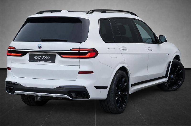 BMW X7 40d xDrive, Masáže, Skylounge - fotka 5 z 47