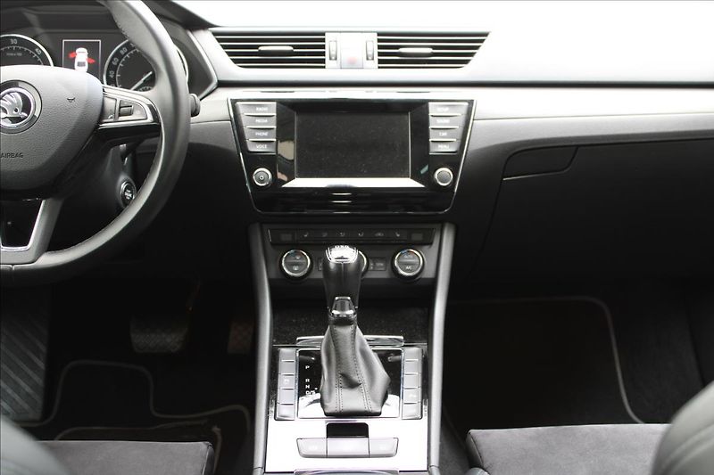 Škoda Superb 2.0 TDI/Style/4x4/DSG/140kW/CZ - fotka 25 z 40