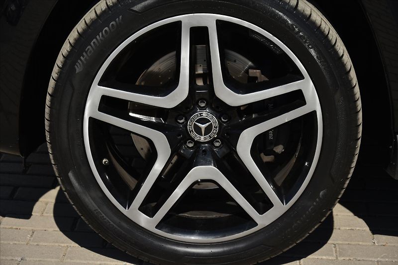 Mercedes-Benz GLS 350d 4MATIC AMG 7-MÍST DPH - fotka 9 z 34