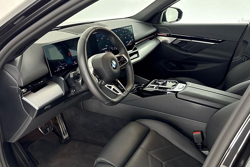 BMW Řada 5 540d xDrive Touring - fotka 6 z 24