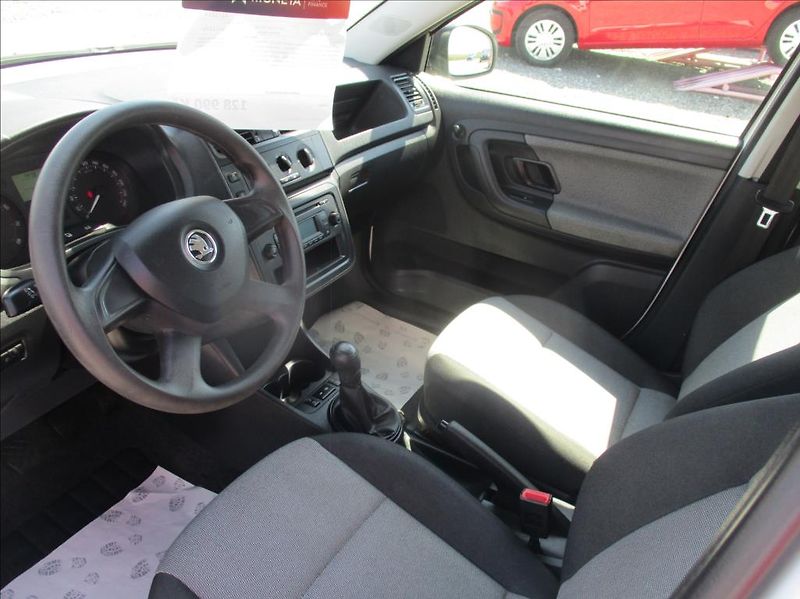 Škoda Fabia 1,2 TSi, klimatizace,serviska, - fotka 17 z 39