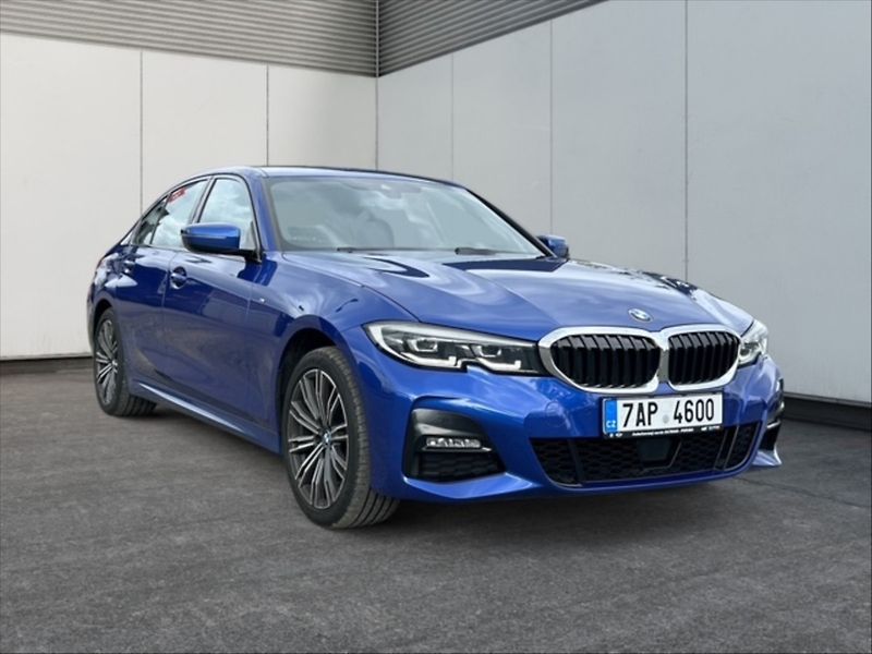 BMW Řada 3 2,0 320d xDrive M Sport AT - fotka 1 z 11