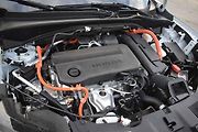 Spalovací motor spolupracuje s těmi elektrickými