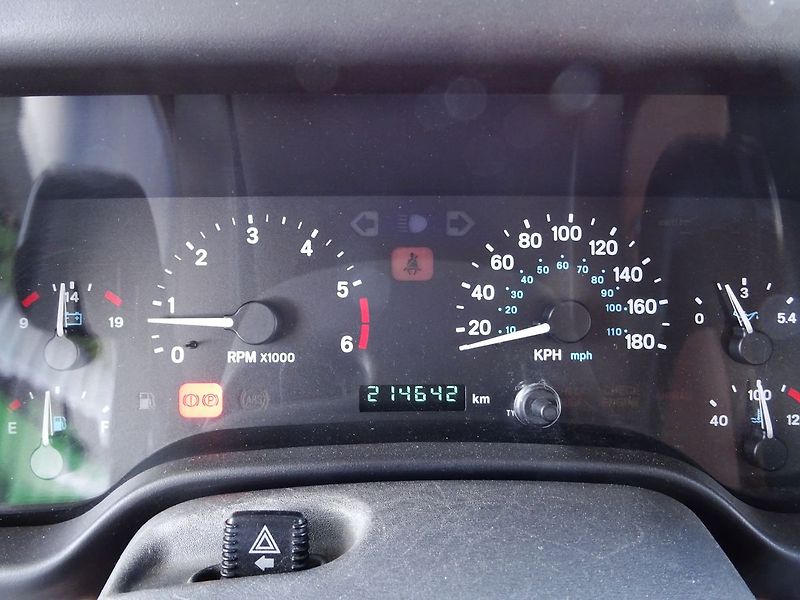 Jeep Wrangler 4.0i SAHARA Serviska - fotka 11 z 37