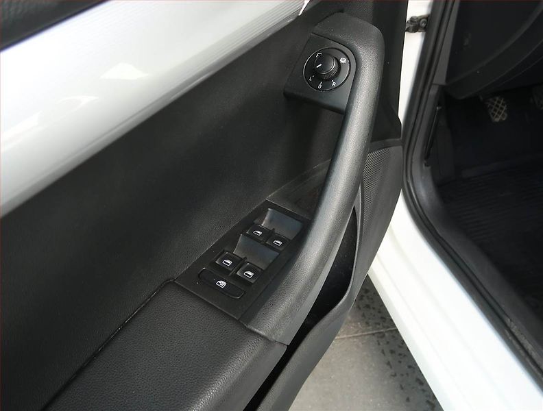 Škoda Octavia (2015) Elegance 1.6 TDI, Tempomat - fotka 15 z 16