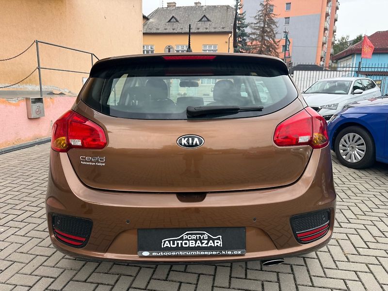 Kia Ceed (2016) 1.4 i-Původ ČR ! Nízký nájezd - fotka 3 z 12