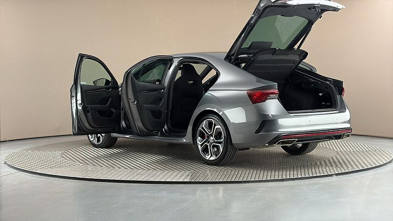 Škoda Octavia 2.0 TSI RS - fotka 7 z 27