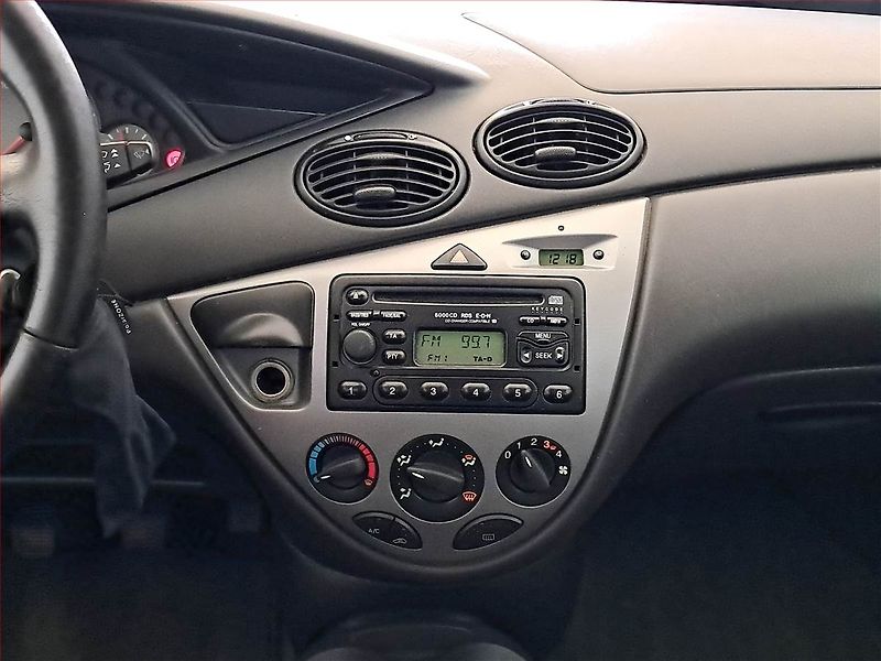 Ford Focus (2001) 1.6 16V, po STK, Klima - fotka 12 z 13