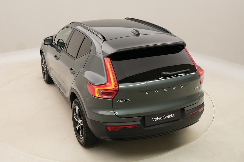 Volvo XC40 B3 DARK PLUS AUT CZ - fotka 18 z 56