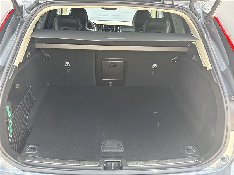 Volvo XC60 T4 155 KW POLESTAR MONENTUM - fotka 29 z 30