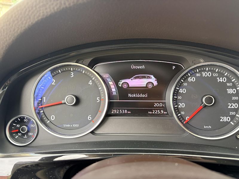 Volkswagen Touareg 3.0TDI V6 DSG 4x4 VZDUCH - fotka 52 z 56