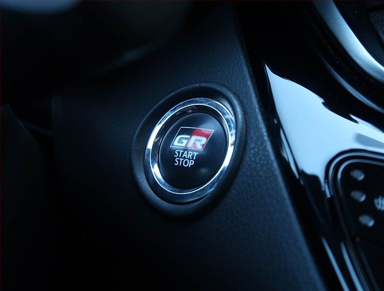 Toyota C-HR (2023) GR Sport 1.8 Hybrid - fotka 20 z 26