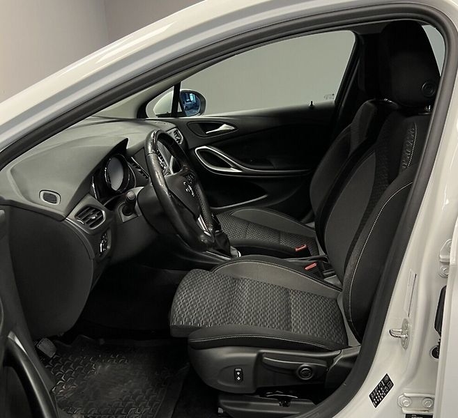 Opel Astra 1.2 ELEGANCE - fotka 7 z 15