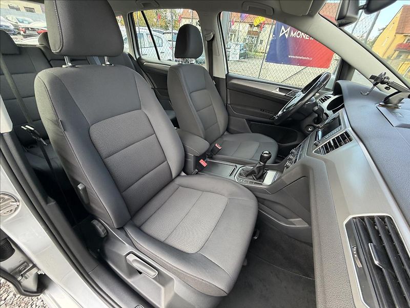 Volkswagen Golf Sportsvan 1,6 TDi 81kW  Serviska,Navigac - fotka 28 z 49