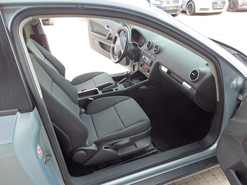 Audi A3 1.6i ZÁLOHOVÁNO - fotka 9 z 14