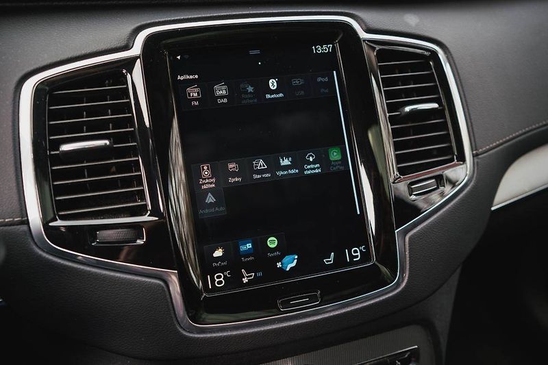Volvo XC90 (2019) B5 AWD - fotka 20 z 28
