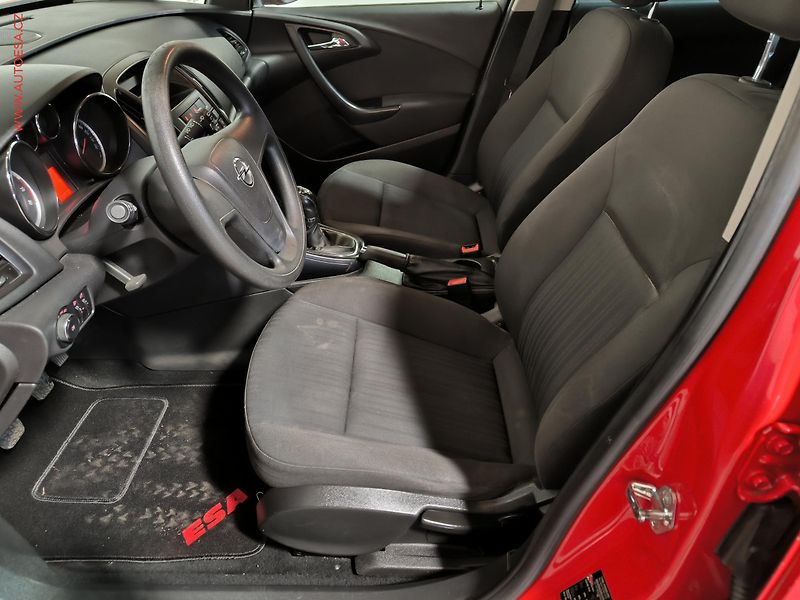 Opel Astra (2011) 1.4i, AC - fotka 9 z 17