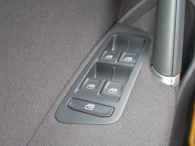 Volkswagen Golf (2018) ČR 1.0TSI 81KW – BARVA - fotka 33 z 52