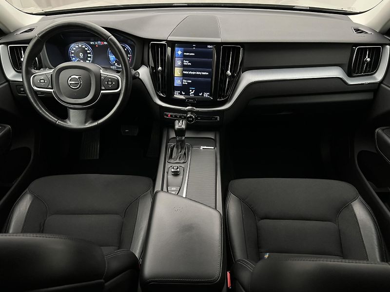 Volvo XC60 D4 AWD MOMENTUM AUT CZ - fotka 2 z 39