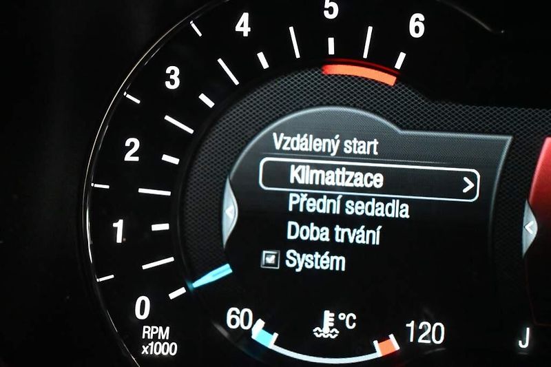 Ford Mondeo (2020) 2.0 4x4 140 KW LED ACC SONY 8A - fotka 22 z 37