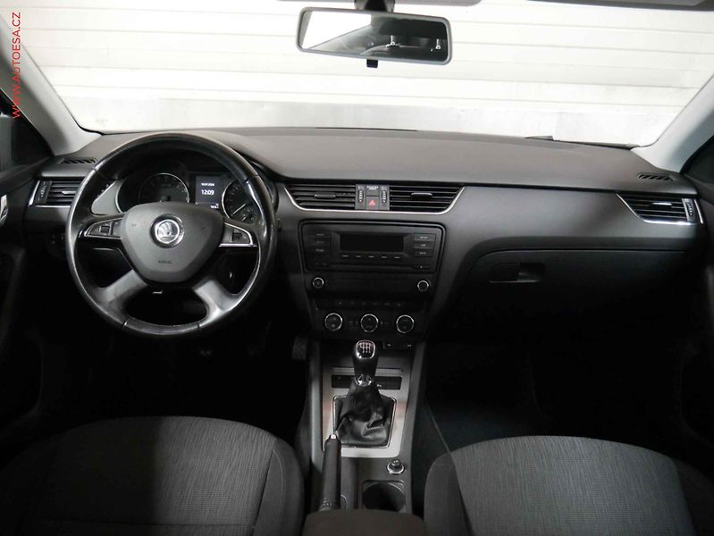 Škoda Octavia (2013) 2.0TDi, ČR, AAC, p.čidla - fotka 8 z 20