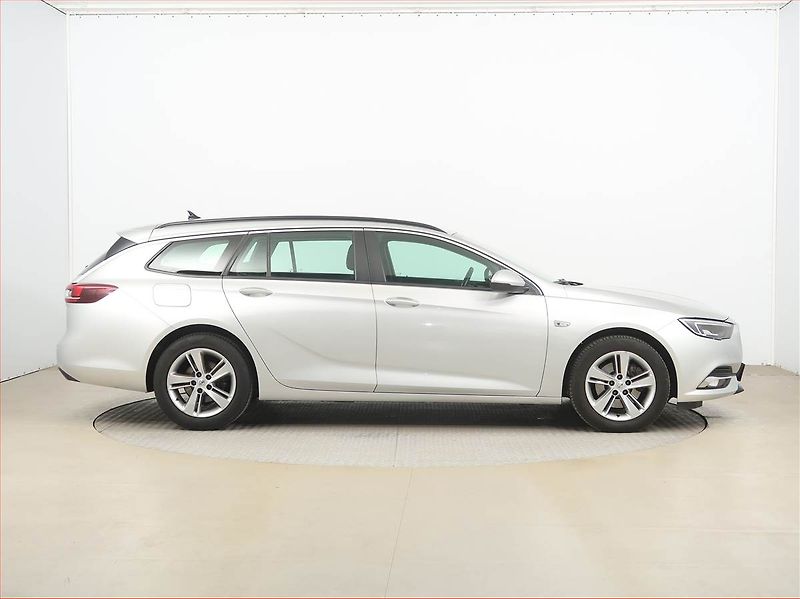 Opel Insignia (2020) 2.0 CDTI, Navi, Tempomat - fotka 6 z 16