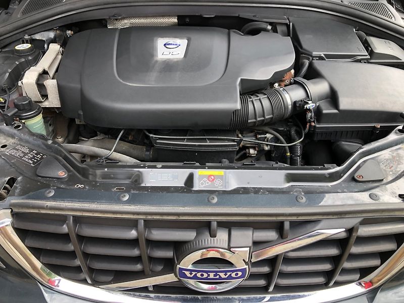 Volvo XC60 (2010) 2.4 D5 AWD - fotka 27 z 33
