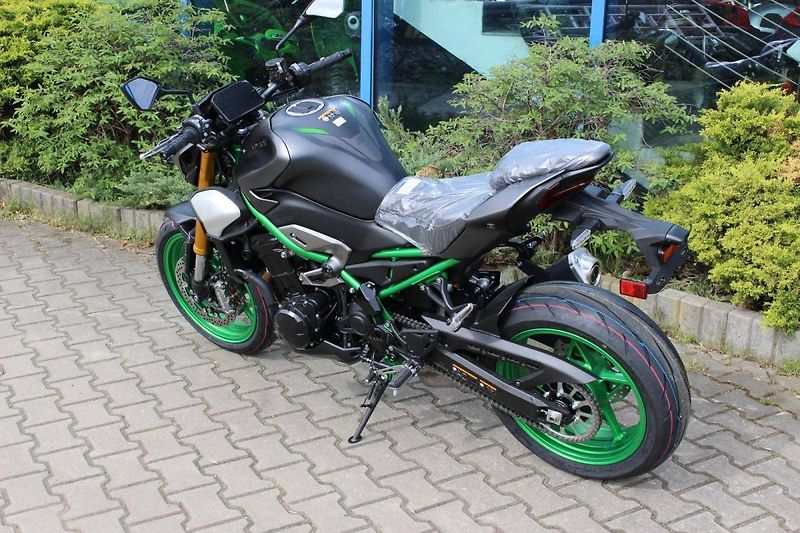 Kawasaki Z 900 (2026) SE NOVINKA 2026 SKLADEM 4 ROKY - fotka 9 z 10