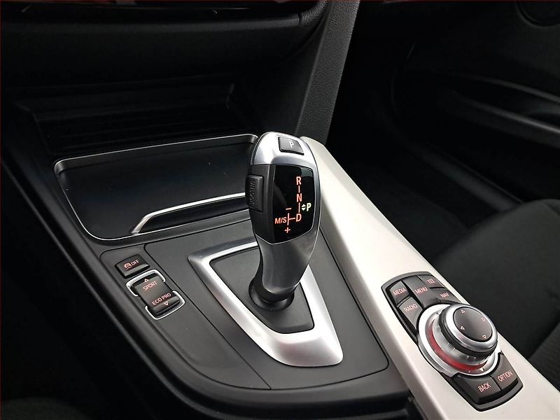 BMW Řada 3 (2017) 318 d, Automat, Navi, Tempomat - fotka 13 z 24