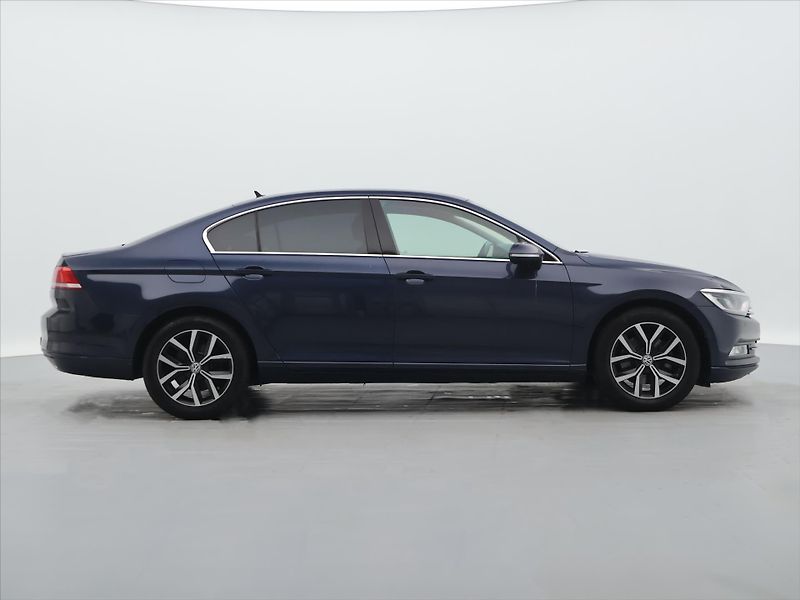 Volkswagen Passat 1.4 TSI 110kW LED DSG Tažné - fotka 8 z 29