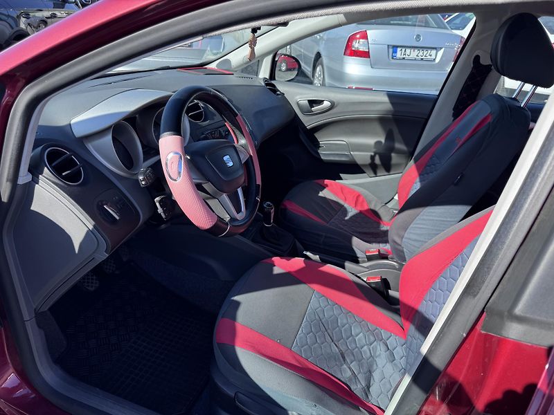 Seat Ibiza 1.4 16V, 171 tis km, 2010 - fotka 9 z 18