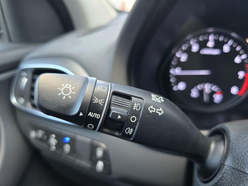 Hyundai i30 COMFORT / LED KAMERA NAVI - fotka 20 z 37