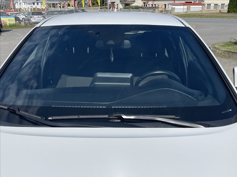 Toyota C-HR 1,8 i 72kw Hybrid e-CVT CZauto - fotka 26 z 32
