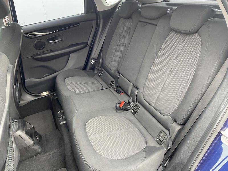 BMW Řada 2 216i 80 kW Active tourer - fotka 24 z 28